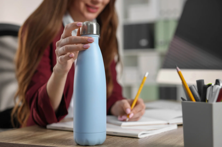 water bottle, wash water bottle, clean water bottle, reusable water bottle, washing water bottle