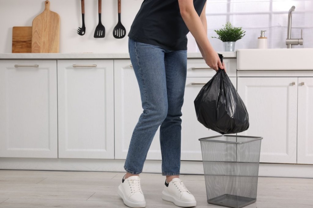 airbnb, vrbo, short term rental, checkout chores, cleaning fees