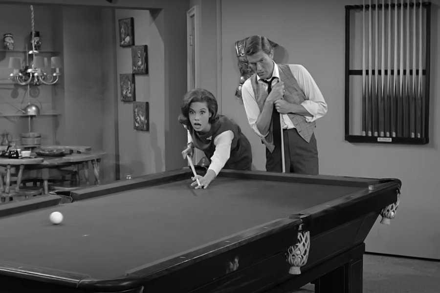 dick van dyke show, mary tyler moore, pool, tricky pool shot, hustling the hustler episode